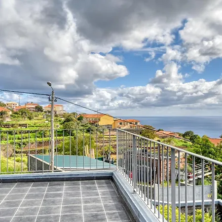 58, A In Madeira Santa Cruz (Madeira)